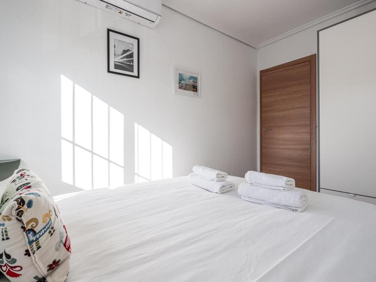 Elegante Apt Luminoso Y Tranquilo De 2 Hab Sevilla Wifi-Ful Parking Inc エクステリア 写真